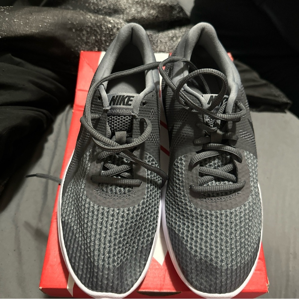 Nike Gray Knit Mesh Sneakers Sleek Design